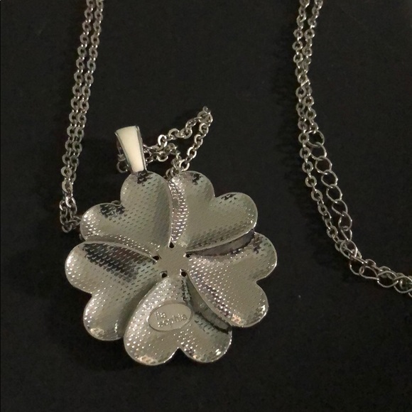 Lia Sophia white flower pendant - Picture 2 of 2